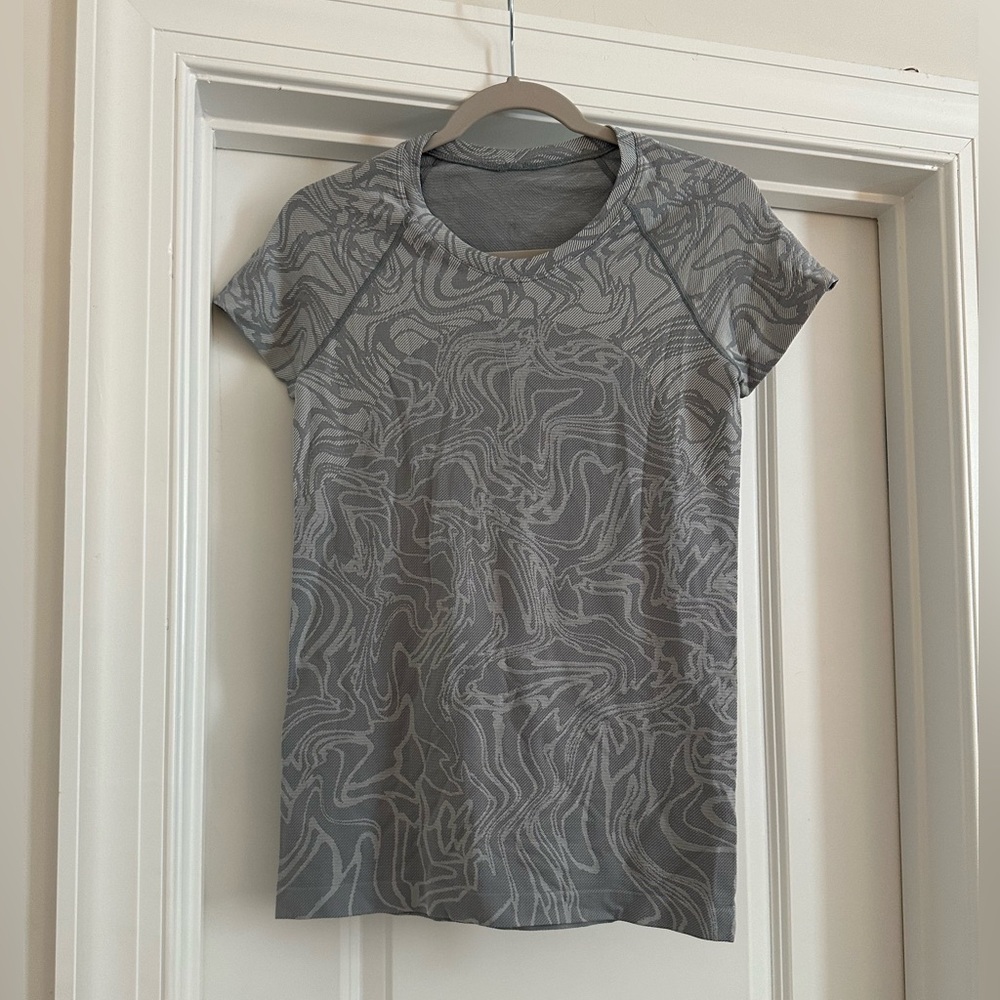Lulu lemon swiftly top